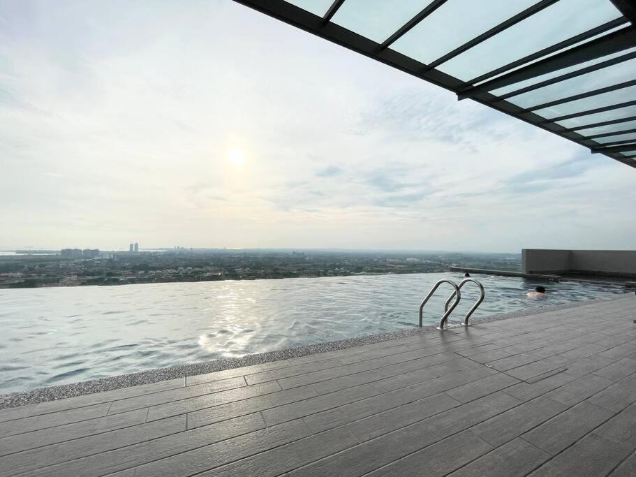 Appartamento Quartz Near To Jonker Walk With Infinity Pool Cozy 3B2B Malacca Esterno foto