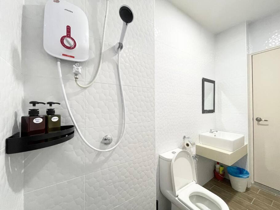 Appartamento Quartz Near To Jonker Walk With Infinity Pool Cozy 3B2B Malacca Esterno foto