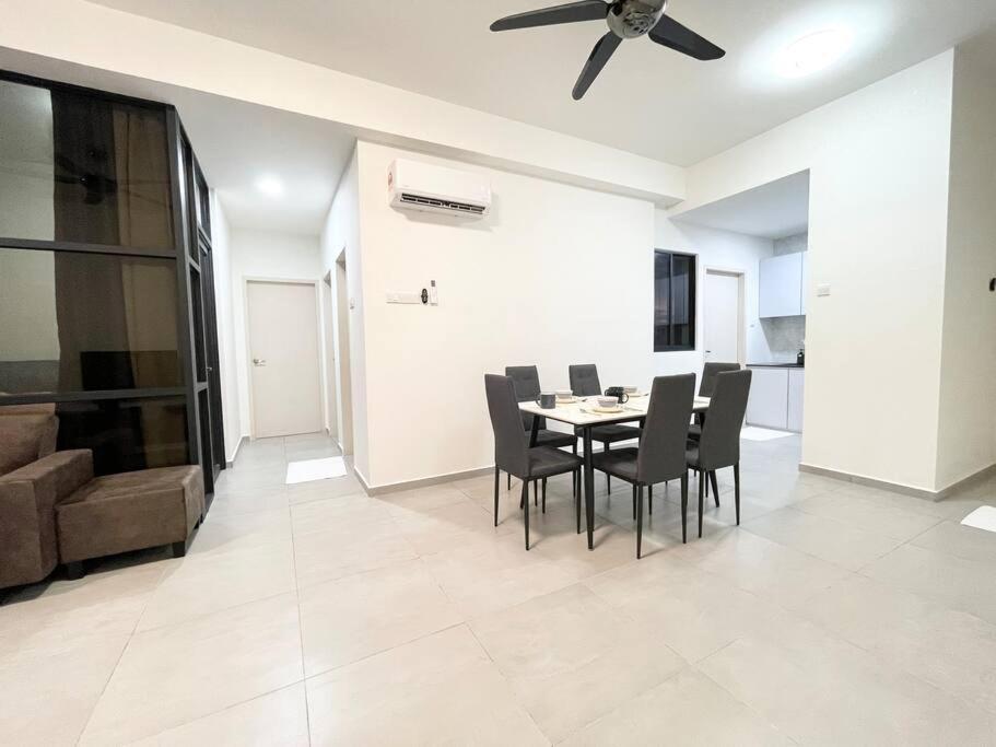 Appartamento Quartz Near To Jonker Walk With Infinity Pool Cozy 3B2B Malacca Esterno foto