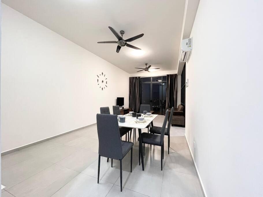 Appartamento Quartz Near To Jonker Walk With Infinity Pool Cozy 3B2B Malacca Esterno foto