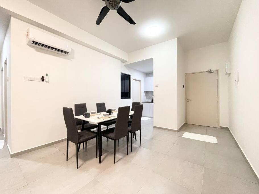 Appartamento Quartz Near To Jonker Walk With Infinity Pool Cozy 3B2B Malacca Esterno foto