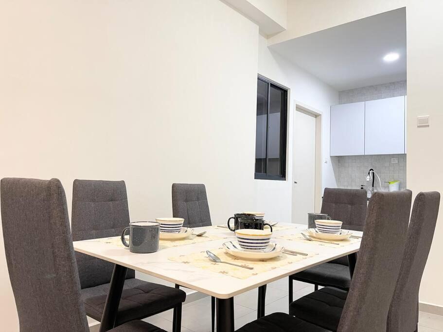 Appartamento Quartz Near To Jonker Walk With Infinity Pool Cozy 3B2B Malacca Esterno foto