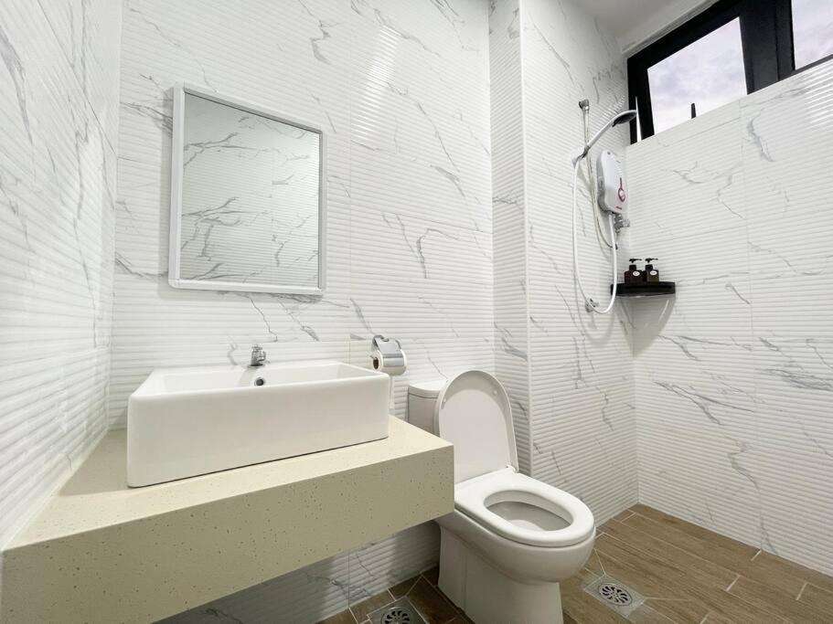Appartamento Quartz Near To Jonker Walk With Infinity Pool Cozy 3B2B Malacca Esterno foto